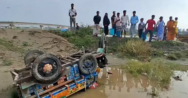 দুর্ঘটনা কবলিত অটোরিকশা